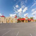Exterior of Howard Johnson by Wyndham Lakeland