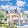 Exterior of Howard Johnson by Wyndham North Bergen