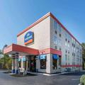 Exterior of Howard Johnson by Wyndham Portsmouth