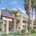 Exterior of Howard Johnson by Wyndham Torrance
