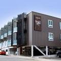 Exterior of King and Queen Hotel Suites