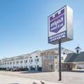 Exterior of Knights Inn Grand Forks