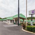 Exterior of Knights Inn Hurricane Mills