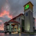 Exterior of La Quinta Inn & Suites by Wyndham Canton Ms