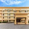 Image of La Quinta Inn & Suites by Wyndham Chicago Gurnee