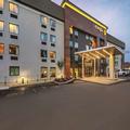 Photo of La Quinta Inn & Suites by Wyndham Hartford Bradley Airport