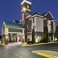 Exterior of La Quinta Inn & Suites by Wyndham Louisville East