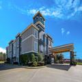 Exterior of La Quinta Inn & Suites by Wyndham Marshall