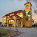 Exterior of La Quinta Inn & Suites by Wyndham Pearland - Houston South