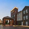 Exterior of La Quinta Inn & Suites by Wyndham Peru Starved Rock St. Park