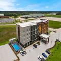 Exterior of La Quinta Inn & Suites by Wyndham Sulphur