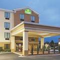 Exterior of La Quinta Inn & Suites by Wyndham Warner Robins Robins Afb