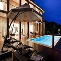 Image of Luxury Seaside Homes