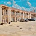 Exterior of Magnolia Inn & Suites