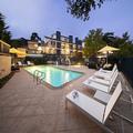 Exterior of Mariposa Inn & Suites