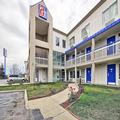 Exterior of Motel 6 Columbus, OH - West