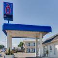 Exterior of Motel 6 Fayetteville, AR