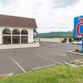 Exterior of Motel 6 Warminster, PA