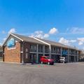 Exterior of Motel 6 Youngstown, OH