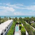 Exterior of Nautilus Sonesta Miami Beach