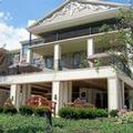 Exterior of Niagara Crossing Hotel & Spa