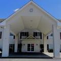 Exterior of Oak Tree Inn & Suites