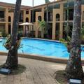 Exterior of Oasis Inn Cairns