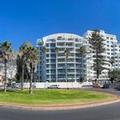 Image of Peninsula All-Suite Hotel by Dream Resorts