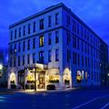 Exterior of Penn Wells Historic Hotel