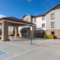 Exterior of Quality Inn & Suites
