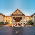 Exterior of Quality Inn & Suites Hannibal West