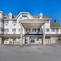 Exterior of Quality Inn & Suites Lincoln North