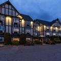 Exterior of Quality Inn Waddling Dog