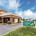 Exterior of Quality Suites Hickory South