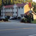 Exterior of Raceway Inn
