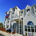 Exterior of Red Lion Inn & Suites Elk Grove Village