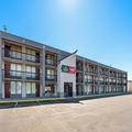 Image of Red Roof Inn / Hometowne Studios