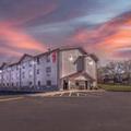 Exterior of Red Roof Inn Suffolk
