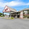 Exterior of Red Roof Inn & Suites Duncan