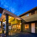 Exterior of Rivertree Inn & Suites