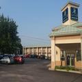 Exterior of Riviera Inn & Suites 1000 Islands