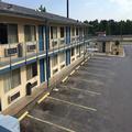 Exterior of Super 7 Inn