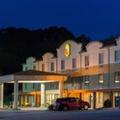 Photo of Super 8 by Wyndham Beaver Falls
