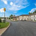 Exterior of Super 8 by Wyndham Bellefontaine