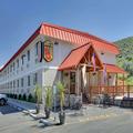 Exterior of Super 8 by Wyndham Cody