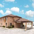 Exterior of Super 8 by Wyndham Gilman