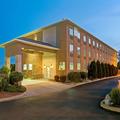 Exterior of Super 8 by Wyndham Gurnee