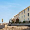 Photo of Super 8 by Wyndham Hannibal