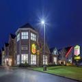 Exterior of Super 8 by Wyndham Quebec City