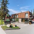 Exterior of Tonquin Inn